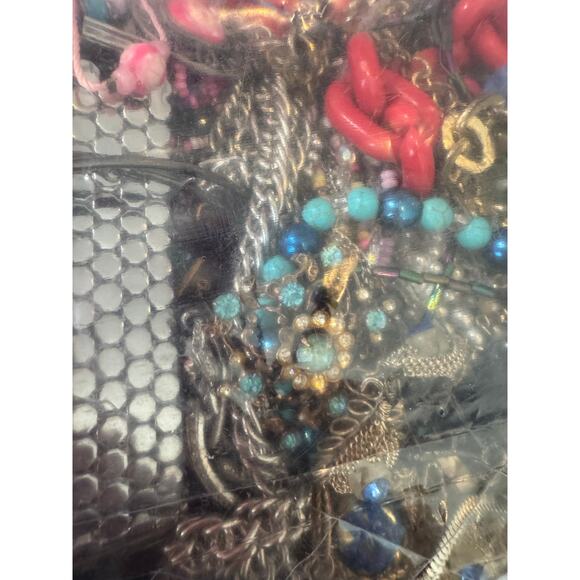 4 lbs junk craft wearable jewelry.  Vintage to Now. - Picture 10 of 15